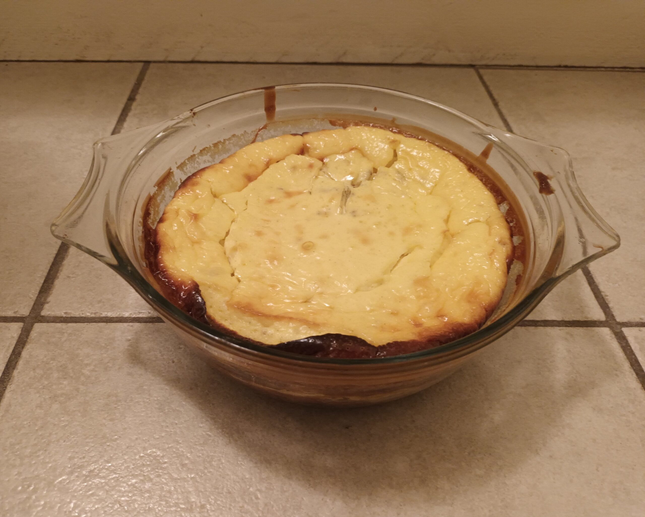 This is keto.
Baked by an 88‑year‑old.
No sugar. No hunger. No insulin spike.
It tastes almost identical to a regular sugar cake —
but it’s made with stevia and erythritol.